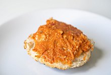 Veganer Brotaufstrich - Foto: Catherine Waibel/dpa-tmn