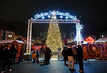 Weihnachtsmarkt am Alexanderplatz - Paul Zinken/dpa