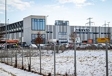 Zalando schlie&szlig;t Logistikzentrum Erfurt - Jacob Schr&ouml;ter/dpa