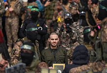 Nahostkonflikt -&Uuml;bergabe von Geiseln in Nuseirat - Abdel Kareem Hana/AP/dpa