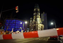 Weihnachtsmarkt ger&auml;umt - Foto: Gregor Fischer/dpa
