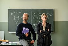 Lehrer als Quereinsteiger: Richard Glossat (Christoph Maria Herbst) muss sich auch neben seiner Noch-Ehefrau Anke (Brigitte Zeh) als Kollege beweisen. - Marc Meyerbroeker/ZDF/dpa