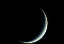 Schmale Sichel am Abendhimmel - Markus Dähne/-/dpa