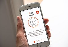 Schlaganfall-App - Foto: Catherine Waibel/dpa-tmn