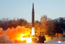 Testabschuss einer Hyperschallrakete. (Das Bild wurde von der staatlichen nordkoreanischen Nachrichtenagentur KCNA zur Verf&uuml;gung gestellt und kann nicht eindeutig verifiziert werden.) - -/KCNA/dpa