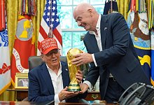 Donald Trump und Gianni Infantino - Jacquelyn Martin/AP/dpa