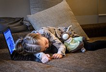 Kind und PC - Foto: Hans Wiedl/dpa-Zentralbild/ZB