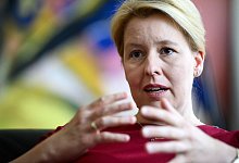 Berlins B&uuml;rgermeisterin Franziska Giffey hat mit Vitali Klitschko gesprochen. - Bernd von Jutrczenka/dpa