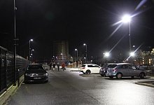 Auf dem "Park + Ride"-Parkplatz am Bahnhof wird die Beleuchtung heller, wenn die Sensoren Bewegung erfassen. - Jana Beckmann