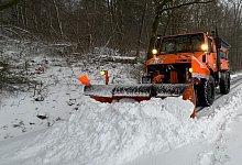 Schnee und Eis sorgen bei vielen Kindern f&uuml;r Winterfreuden, f&uuml;r die St&auml;dtischen Betriebe Lemgo bedeuten sie hingegen Dauereinsatz. - Stadt Lemgo