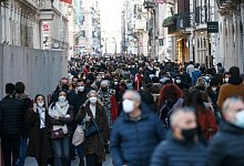 Menschenmenge - Foto: Cecilia Fabiano/LaPresse/ZUMA/dpa