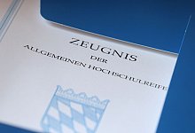 Zeugnis - Karl-Josef Hildenbrand/dpa