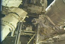 Raumstation ISS bekommt Landungssteg - Foto: Uncredited/NASA/AP