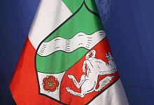 NRW-Flagge - Oliver Berg/dpa