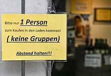 Einzelner Eintritt - Foto: Axel Heimken/dpa