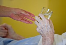 Pflege alter Menschen - Foto: Daniel Karmann