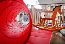 Laufstall im Kinderzimmer - Mascha Brichta/dpa-tmn