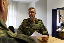 oberfeldwebel-bjorn-beim-erklaren_celine-liebner - Celine Liebner