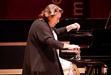 b1 - Thomas Kr&uuml;gler