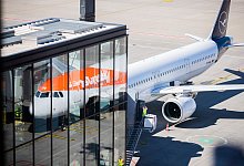 Lufthansa - Foto: Christoph Soeder/dpa