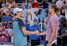 Alexander Zverev und Jannik Sinner (l) - Scott Stuart/ZUMA Press Wire/dpa