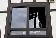 Fensterrahmen - Frank May/dpa/dpa-tmn/Archivbild