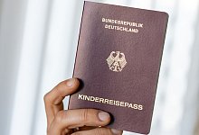 Kinderreisepass der Bundesrepublik Deutschland - Daniel Karmann/dpa/dpa-tmn