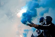 Pyro-Abbrennen - Foto: Christian Charisius/dpa