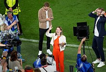 Fans bei TV-&Uuml;bertragung - Marcus Brandt/dpa