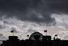 Wolken über dem Reichstagsgebäude - Jens Kalaene/dpa