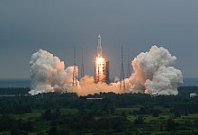 Chinesische Rakete - Foto: Ju Zhenhua/Xinhua via AP/dpa