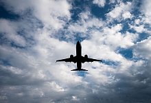 Mit Blick auf die Menge ausgestoßener Treibhausgase pro Kopf ist Fliegen die klimaschädlichste Art des Reisens. - Julian Stratenschulte/dpa/dpa-tmn