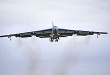 US-Passagierflugzeug muss B-52-Bomber ausweichen. (Symboldbild) - Ben Birchall/PA Wire/dpa