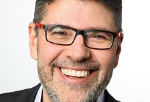 Professor Hans-Joachim Schmid leitet den Lehrstuhl f&uuml;r Partikelverfahrenstechnik an der Uni Paderborn. - Universit&auml;t Paderborn