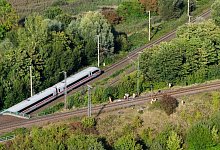 Nach Brand: Zugverkehr Bahnstrecke Hannover-Berlin gestört - Julian Stratenschulte/dpa