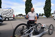 Daumen hoch f&uuml;r sein Handbike - Johannes Herter