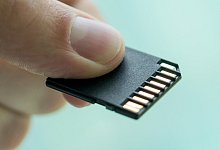 Speicherkarte - Foto: Alexander Heinl/dpa-tmn