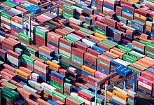 Eine der Branchen, die die Folgen des Ukraine-Kriegs und der Sanktionen gegen Russland bereits spüren, ist der Groß- und Außenhandel. - Daniel Reinhardt/dpa