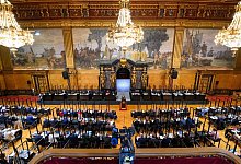 Blick in den Gro&szlig;en Festsaal im Rathaus w&auml;hrend der Sitzung der Hamburgischen B&uuml;rgerschaft. - Jonas Walzberg/dpa