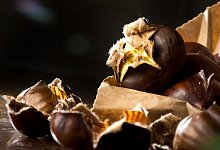 Maroni aus dem Ofen - Foto: Franziska Gabbert/dpa-tmn