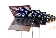 Neue Apple MacBook Air Computer mit M2-Prozessoren werden nach der Keynote-Präsentation der World Wide Developer Conference von Apple gezeigt. - Noah Berger/AP/dpa