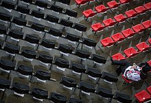 Leeres Stadion - Foto: David-Wolfgang Ebener/dpa