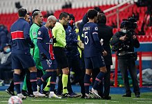 Spielabbruch - Foto: Francois Mori/AP/dpa