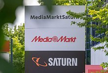 Die mehr als 1000 Media Markt- und Saturn-Läden sollen aber weiter eine wichtige Rolle im Ceconomy-Konzern spielen. - Armin Weigel/dpa
