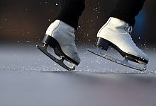 Schlittschuhl&auml;uferin auf einem See - Ralf Hirschberger/dpa-Zentralbild/dpa-tmn