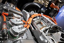 Fahrgestell mit Batterie für ein E-Auto - Sebastian Christoph Gollnow/dpa