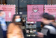 "Bitte Abstand halten" - Foto: Sven Hoppe/dpa