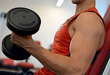 Der K&ouml;rper als Visitenkarte - Jugendliche str&ouml;men in Muckibuden - picture alliance / Britta Pedersen/dpa-Zentralbild/dpa