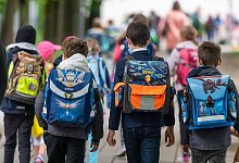 Schulkinder - Foto: Peter Kneffel/dpa