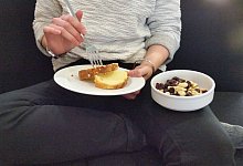 Essen auf dem Sofa - Nadine Uphoff